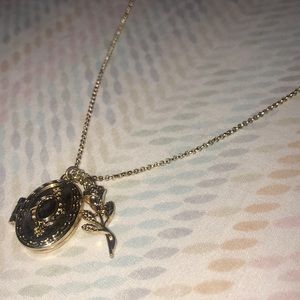 Forever 21 Rose and pendant necklace